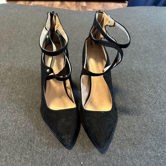 Black pointed toe heels - Picture 3 of 3